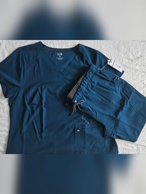 Koi by Koi Teal Womens's Scrub Set - 2XL NWT (2 Scrub Tops Included With Pants)